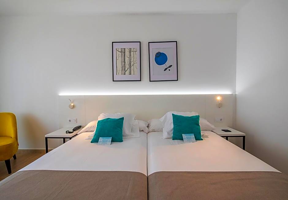 DWO Sirius - Adults Only