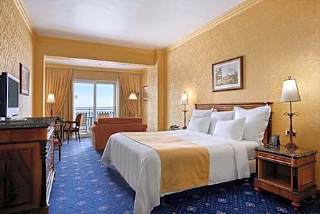 Family Room with Balcony and Sea View