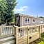 Stunning Lodge With Decking At Oaklands Holiday Park In Essex Ref 39017Rw