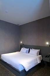 Fhandika Boutique Inc.