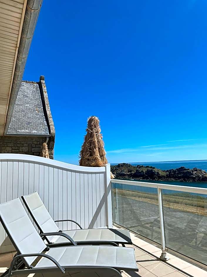 Photo 1 of 4 of Deluxe Suite, Sea View