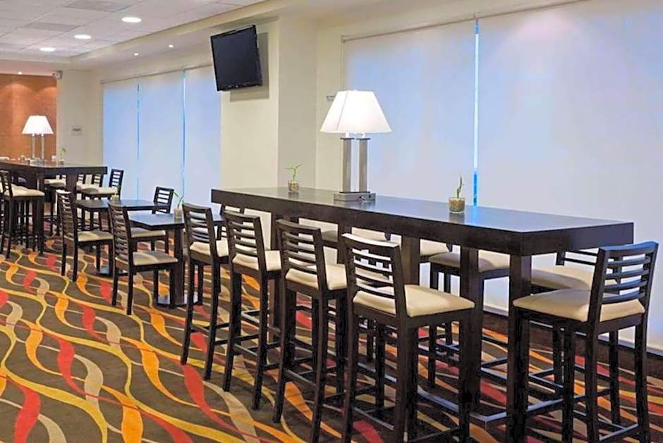 La Quinta Inn & Suites by Wyndham San Luis Potosi