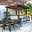 Feet on Orla Bardot! Seafront condominium, house with 4 suites BZ48