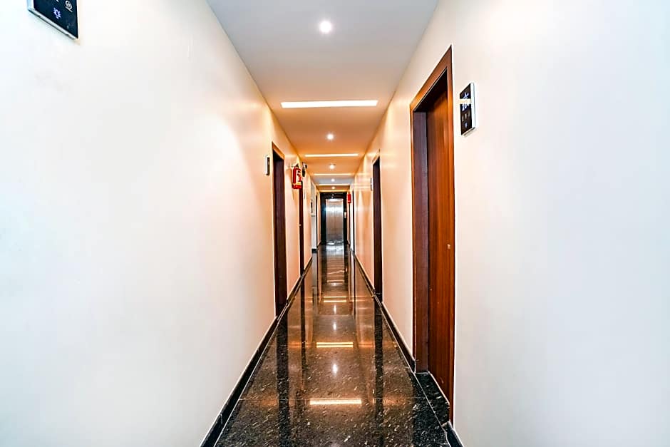 FabHotel Savi Inn - Nr. Mantri Square Mall