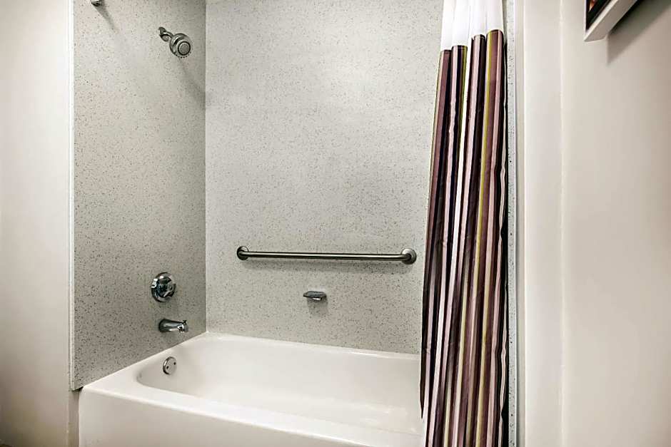 La Quinta Inn & Suites by Wyndham Chambersburg