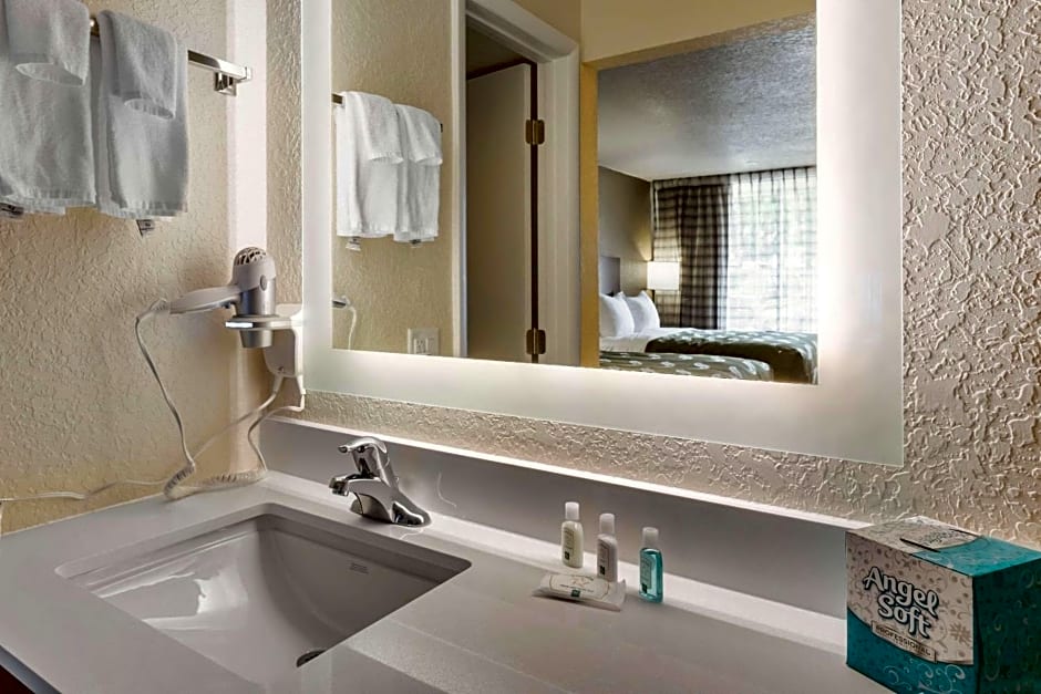 Quality Inn Saint Petersburg North-Tampa Bay