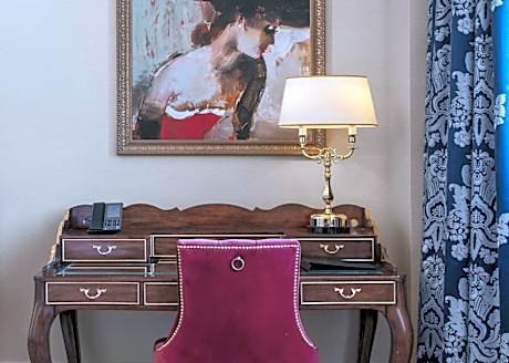 Deluxe Queen Room with Two Queen Beds