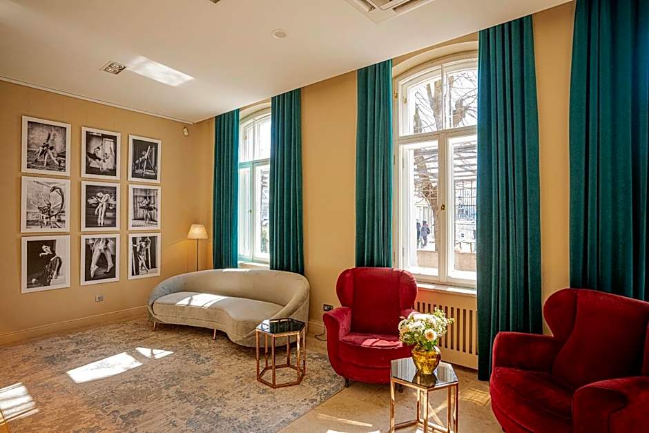 Opera Hotel