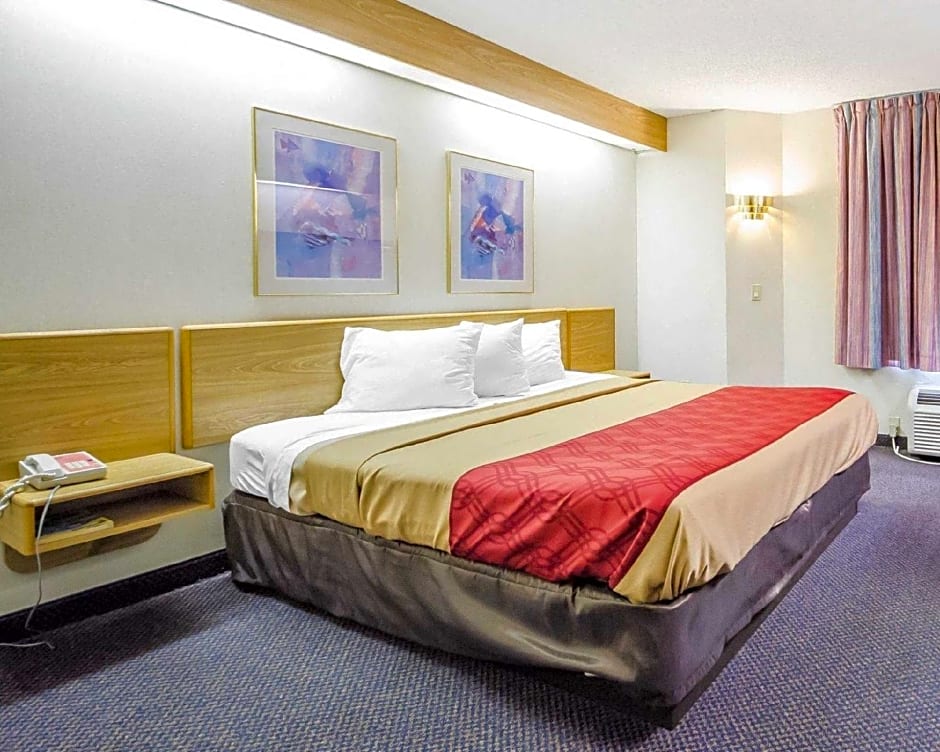 Econo Lodge London North
