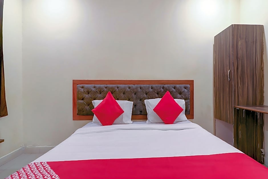 R Square Elite By OYO Rooms – Hyderabad, IA
