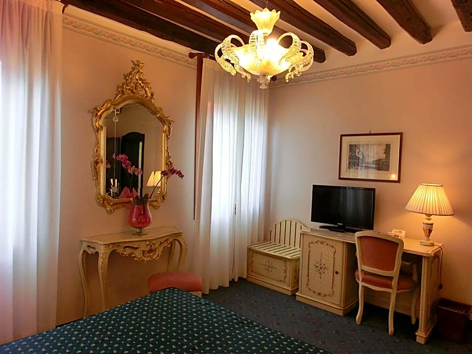 Hotel Diana
