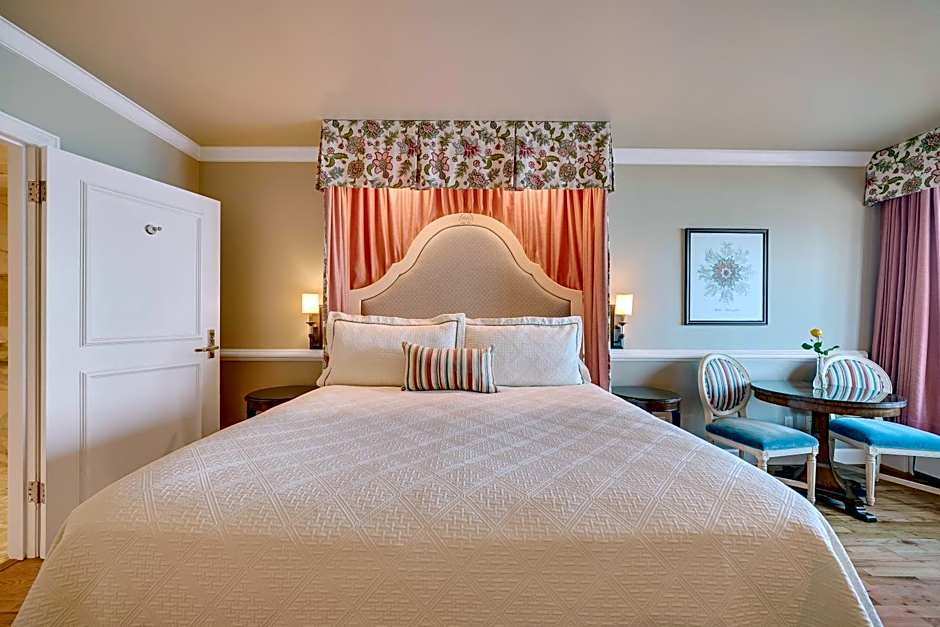 Photo 1 of 6 of 1 King Bed, Ocean View