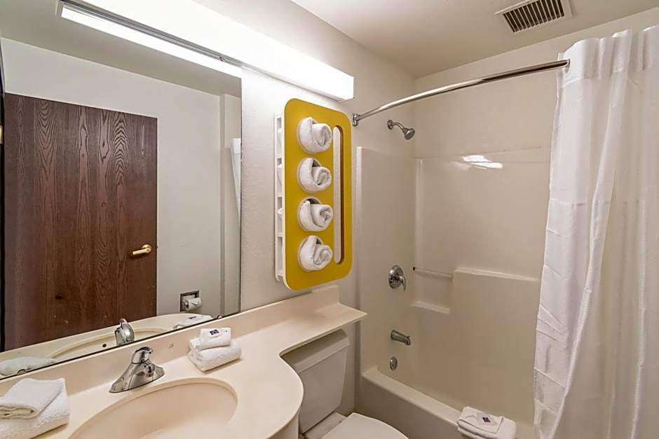 Motel 6-Huron, OH - Sandusky