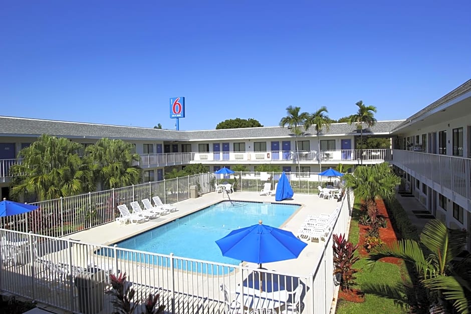 Motel 6-Lantana, FL