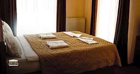 Basic Triple Room