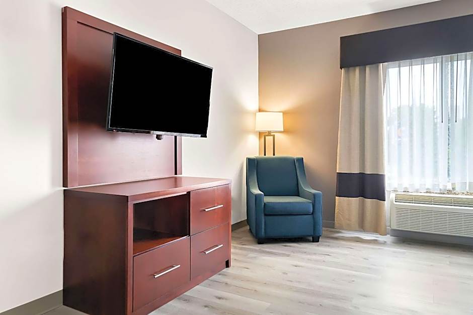 Comfort Suites Southfield/Detroit