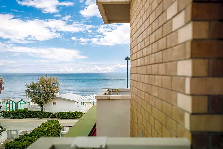 UNA HOTELS Imperial Beach Hotel