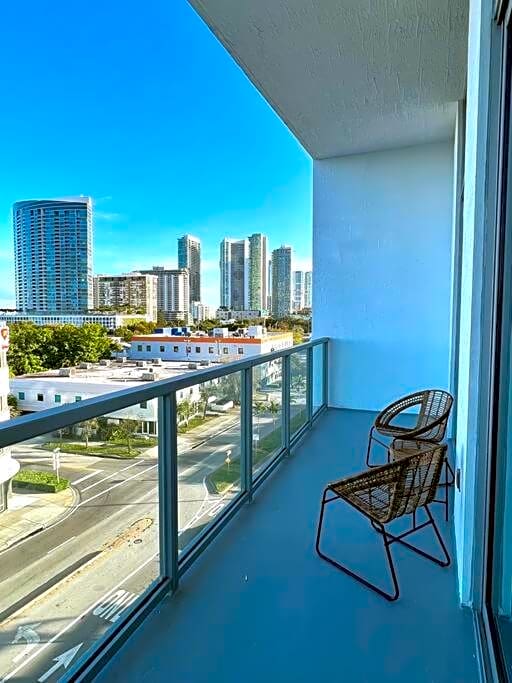 Sleek 2BD 2BA Condo In Miami Design District