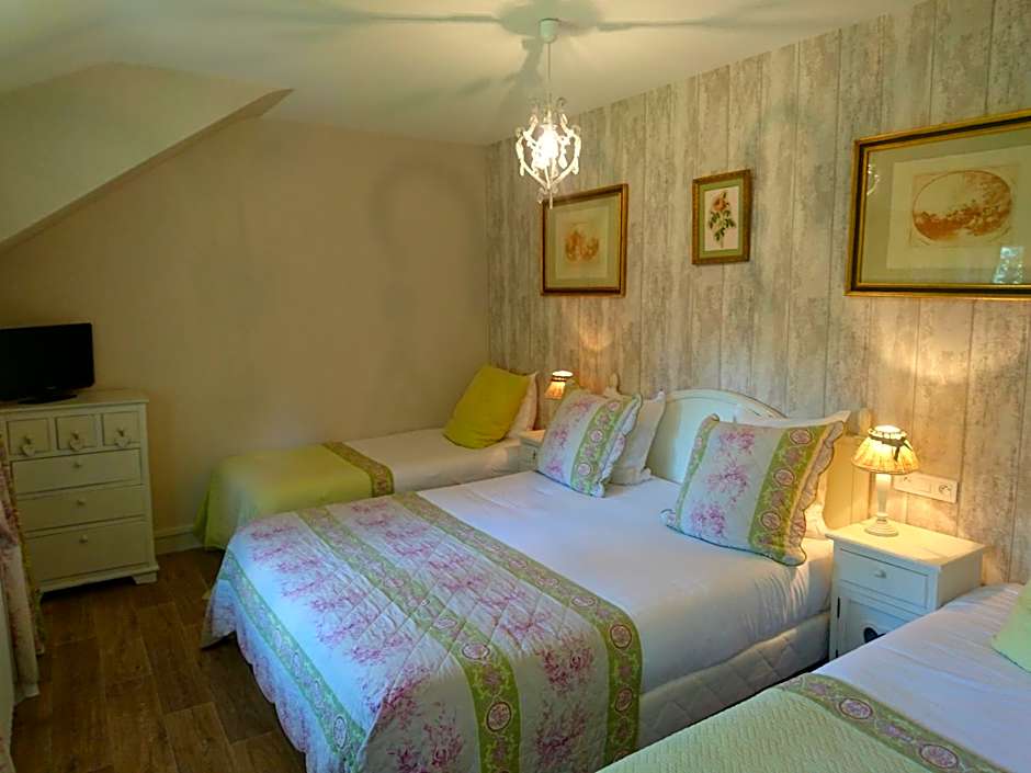 Photo 1 of 7 of Quadruple Room