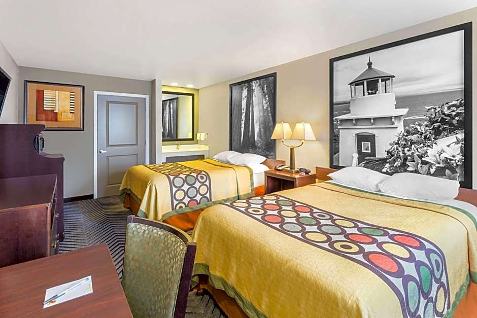 Super 8 by Wyndham Fortuna