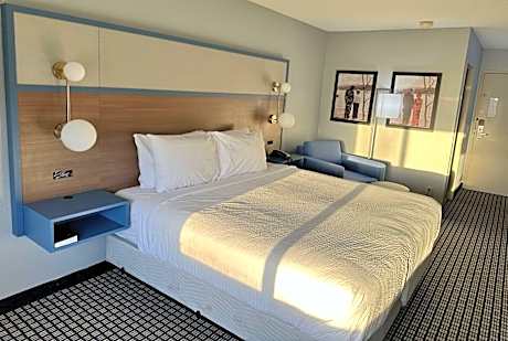 AmericInn by Wyndham Reedsburg