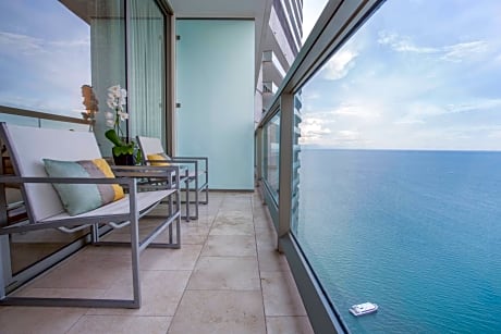 King Guest Room with Balcony - Partial Ocean View