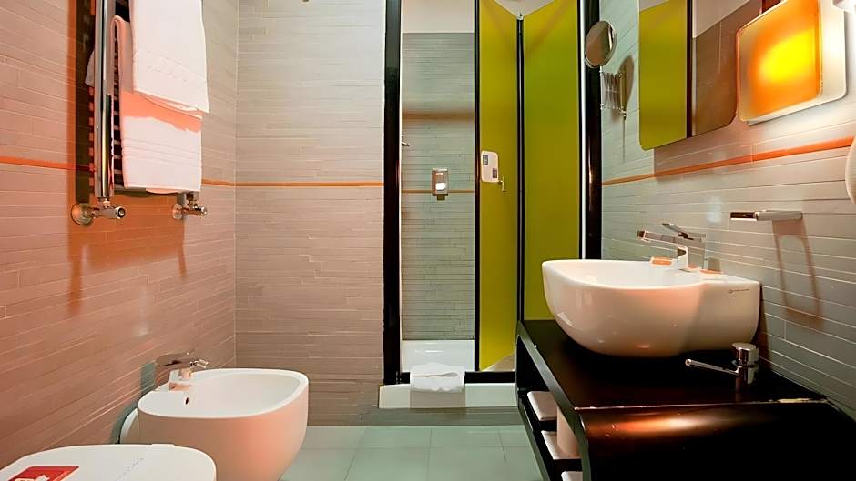 Orange Hotel