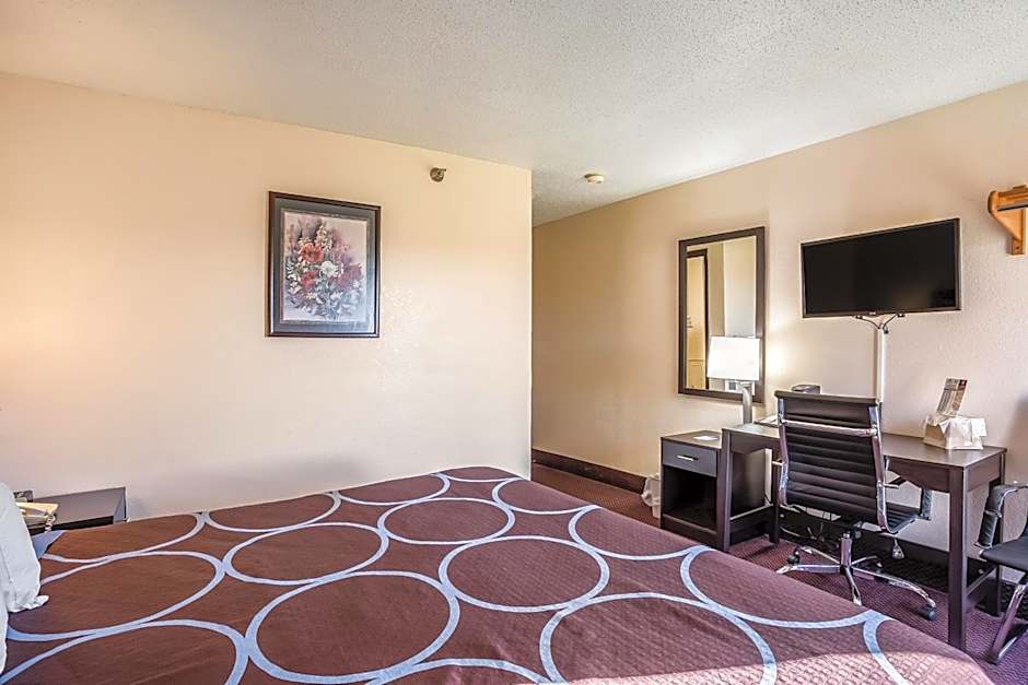 Super 8 by Wyndham Galesburg