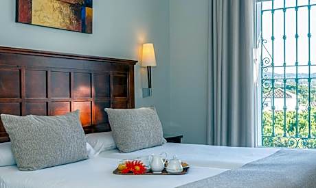 Superior Three-Bedroom Apartment (8 Adults)