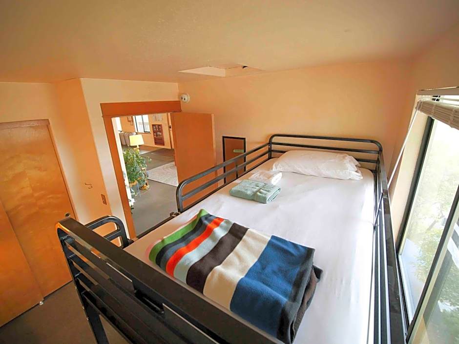Ashland Commons Hostel