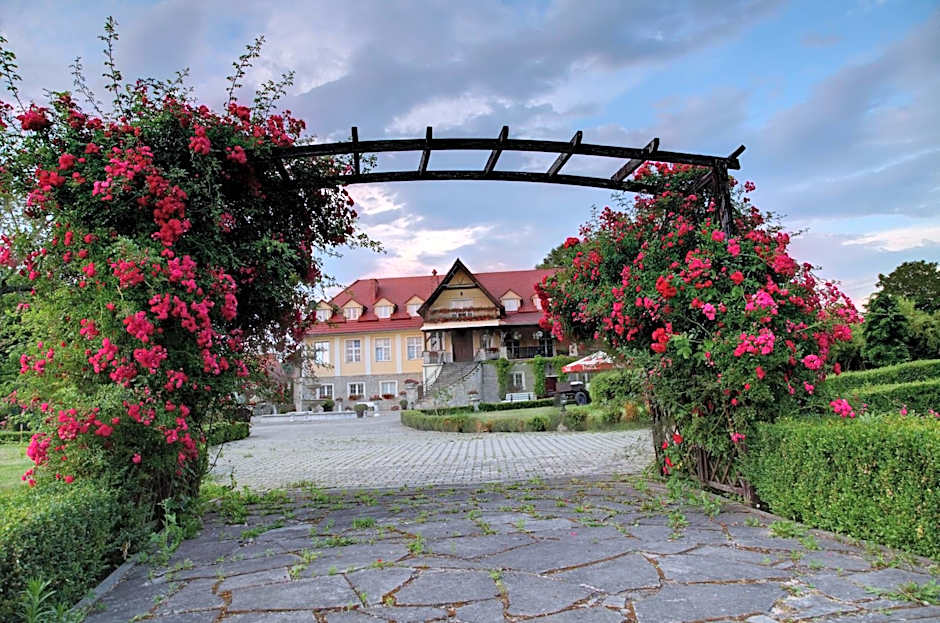 Zespół Pałacowo-Parkowy Bądzów