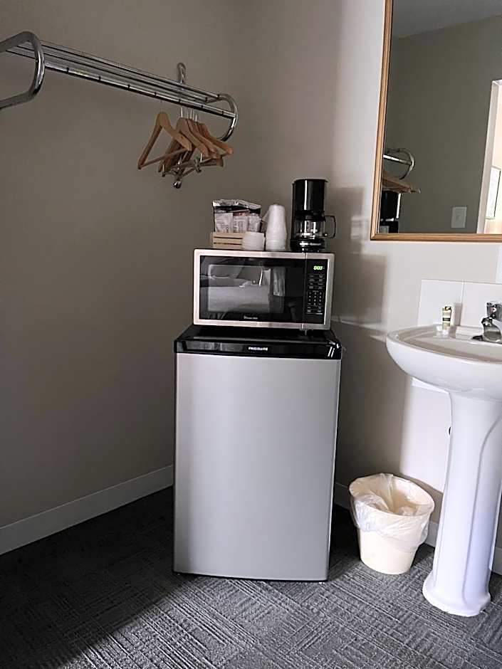 Mountain Creek Tavern