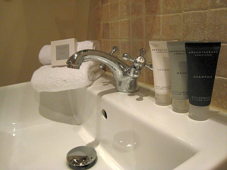 Oak Tree Lodge & Holiday Parking