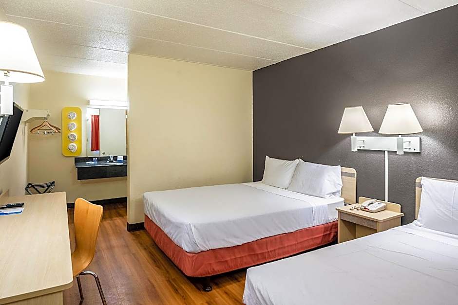 Photo 1 of 5 of 2 Double Beds, Smoking