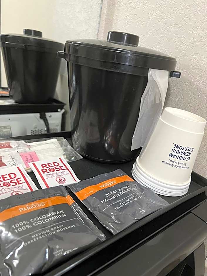 Super 8 by Wyndham Whitecourt