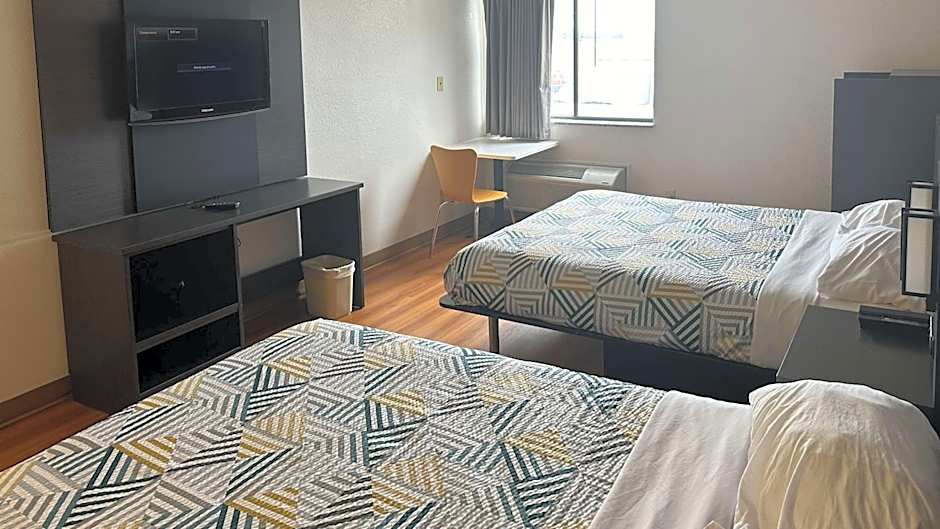 Motel 6-Waterloo, IA