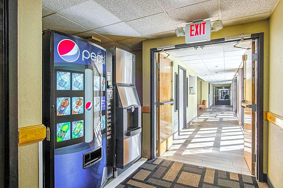 La Casa Inn & Suites-Middleboro