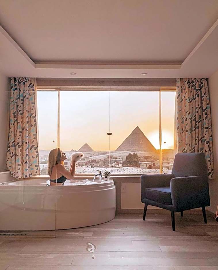 Pyramid Edge Hotel & Exclusive Pyramids View Rooftop
