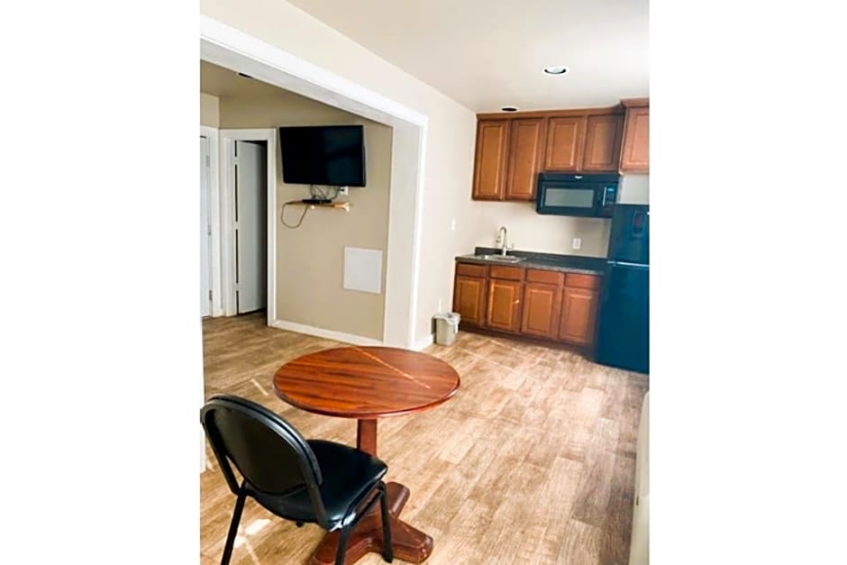 The Resource Inn -Big Lake TX