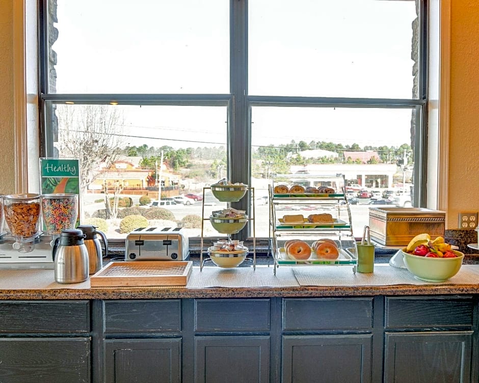 Quality Inn & Suites Hot Springs-Lake Hamilton