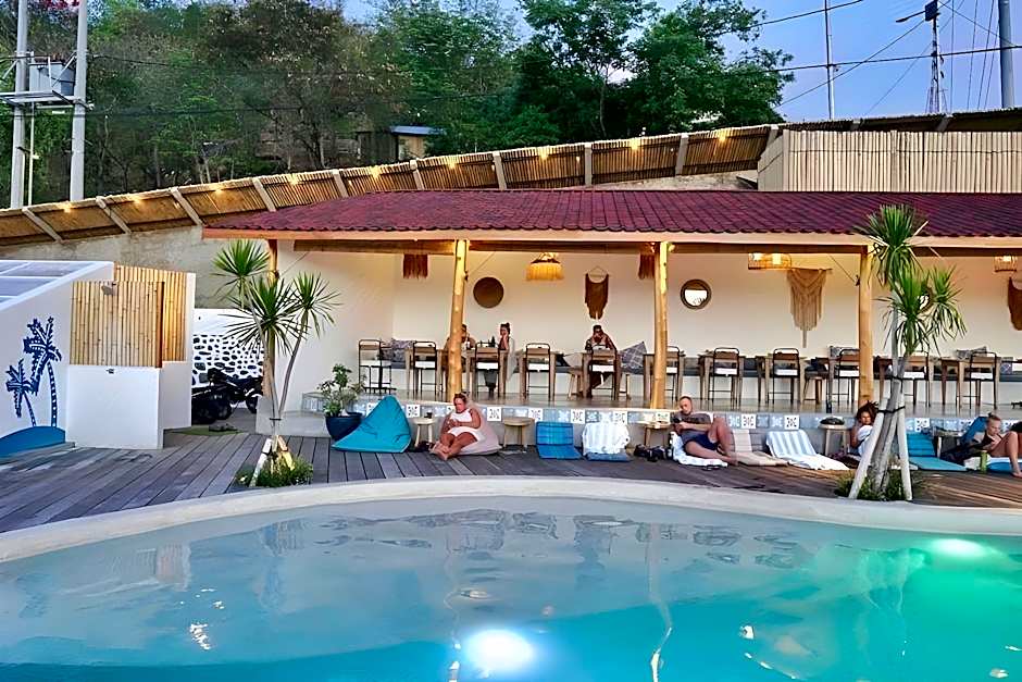 Seaesta Komodo Hostel & Hotel