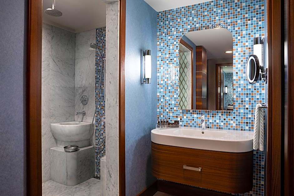 Renaissance by Marriott Izmir Hotel