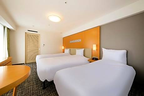 Superior Twin Room with Extra Bed - Non-Smoking