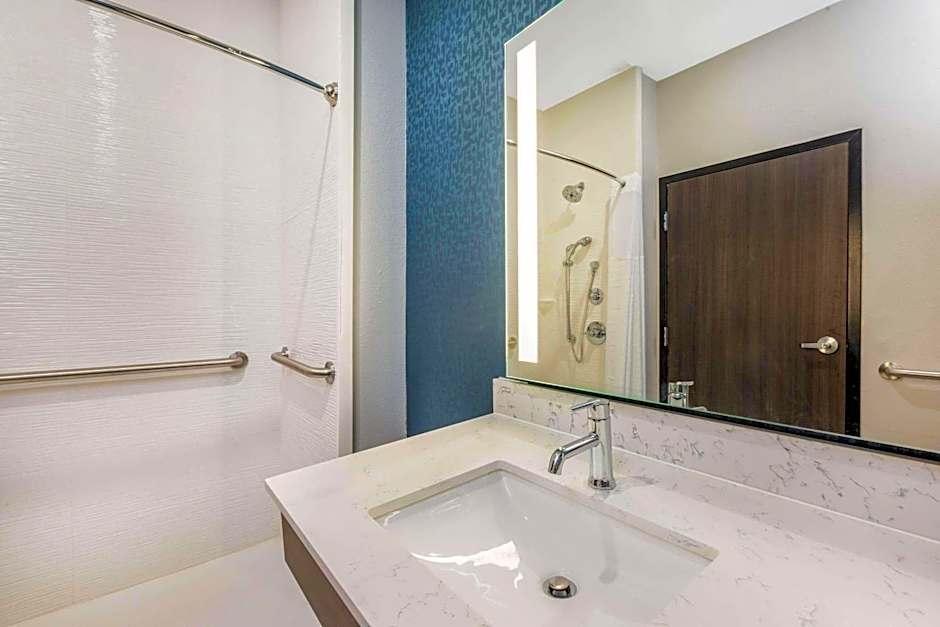 La Quinta Inn & Suites by Wyndham Galveston West Seawall