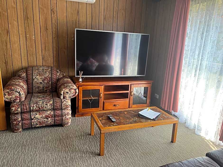 Woodmans Hill Motel