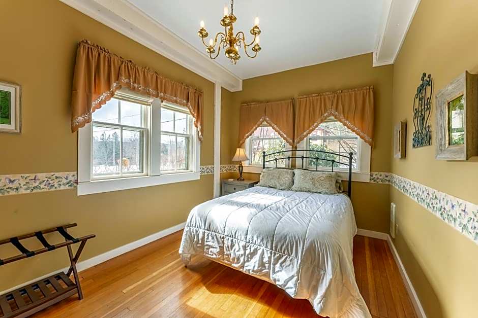 Dominion Hill Country Inn