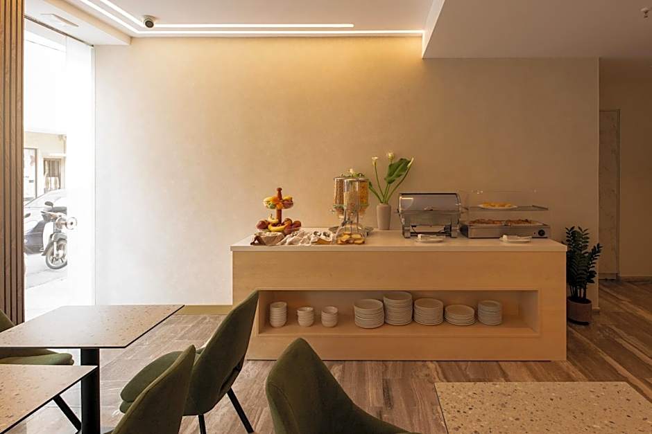 Chrispy City Living ex Nefeli