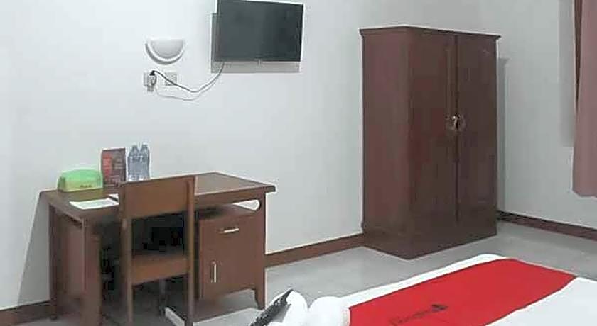RedDoorz Plus @ Alun Alun Nganjuk