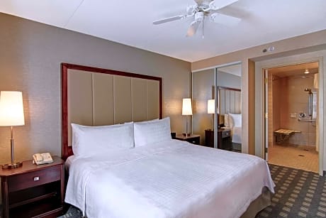 1 King Bed One-Bedroom Accessible Suite Nsmk