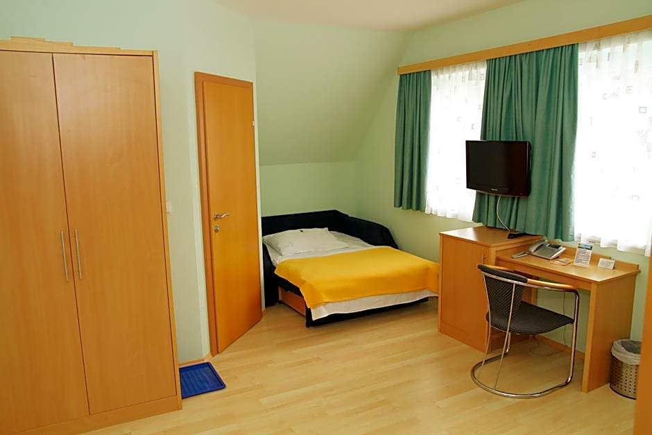 Photo 1 of 9 of Triple Room